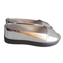 Load image into Gallery viewer, French Connection Silver Mirrored Pepper Slides size 10