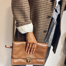 Load image into Gallery viewer, Vintage Longchamp Leather Envelope Clutch