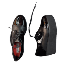 Load image into Gallery viewer, Steve Madden Patent Leather Flatforms Heels size 6
