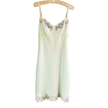 Load image into Gallery viewer, Vintage Dress Slip Size M
