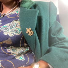 Load image into Gallery viewer, Be Prepared Eagle Army Pin, in gold, excellent condition. Unisex, Hats, Clothing, Gifts, Eagles, Gold Pins