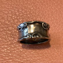 Load image into Gallery viewer, Vintage 925 Sterling Silver Israel Didae Silver Band