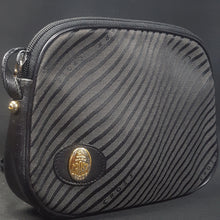 Load image into Gallery viewer, Online Vintage Shop, Vintage Clothing Boutique, Vintage, Women's Clothing, Seconhand, Distressed Vintage Designs, Sustainable Fashion