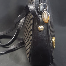 Load image into Gallery viewer, Online Vintage Shop, Vintage Clothing Boutique, Vintage, Women's Clothing, Seconhand, Distressed Vintage Designs, Sustainable Fashion