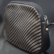 Load image into Gallery viewer, Online Vintage Shop, Vintage Clothing Boutique, Vintage, Women's Clothing, Seconhand, Distressed Vintage Designs, Sustainable Fashion