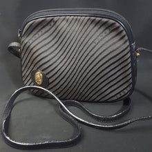 Load image into Gallery viewer, Online Vintage Shop, Vintage Clothing Boutique, Vintage, Women's Clothing, Seconhand, Distressed Vintage Designs, Sustainable Fashion