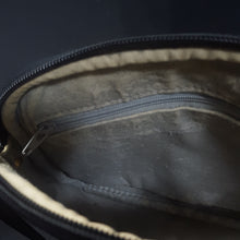 Load image into Gallery viewer, Online Vintage Shop, Vintage Clothing Boutique, Vintage, Women's Clothing, Seconhand, Distressed Vintage Designs, Sustainable Fashion