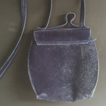 Load image into Gallery viewer, Online Vintage Shop, Vintage Clothing Boutique, Vintage, Women's Clothing, Seconhand, Distressed Vintage Designs, Sustainable Fashion