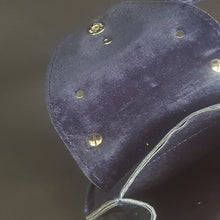 Load image into Gallery viewer, Online Vintage Shop, Vintage Clothing Boutique, Vintage, Women's Clothing, Seconhand, Distressed Vintage Designs, Sustainable Fashion