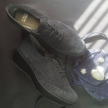 Load image into Gallery viewer, Online Vintage Shop, Vintage Clothing Boutique, Vintage, Women's Clothing, Seconhand, Distressed Vintage Designs, Sustainable Fashion