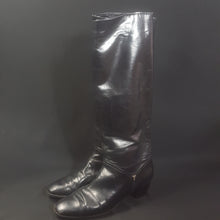 Load image into Gallery viewer, Online Vintage Shop, Vintage Clothing Boutique, Vintage, Women's Clothing, Seconhand, Distressed Vintage Designs, Sustainable Fashion