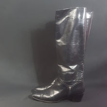 Load image into Gallery viewer, Online Vintage Shop, Vintage Clothing Boutique, Vintage, Women's Clothing, Seconhand, Distressed Vintage Designs, Sustainable Fashion