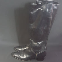 Load image into Gallery viewer, Online Vintage Shop, Vintage Clothing Boutique, Vintage, Women's Clothing, Seconhand, Distressed Vintage Designs, Sustainable Fashion