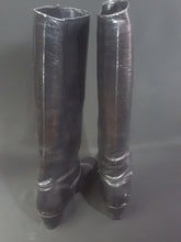 Load image into Gallery viewer, Online Vintage Shop, Vintage Clothing Boutique, Vintage, Women's Clothing, Seconhand, Distressed Vintage Designs, Sustainable Fashion