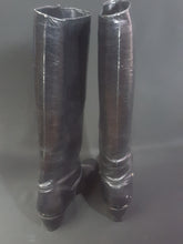 Load image into Gallery viewer, Online Vintage Shop, Vintage Clothing Boutique, Vintage, Women's Clothing, Seconhand, Distressed Vintage Designs, Sustainable Fashion