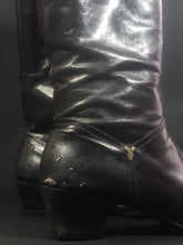 Load image into Gallery viewer, Online Vintage Shop, Vintage Clothing Boutique, Vintage, Women's Clothing, Seconhand, Distressed Vintage Designs, Sustainable Fashion