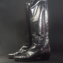 Load image into Gallery viewer, Online Vintage Shop, Vintage Clothing Boutique, Vintage, Women's Clothing, Seconhand, Distressed Vintage Designs, Sustainable Fashion