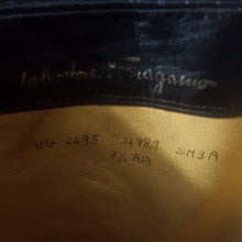 Load image into Gallery viewer, Online Vintage Shop, Vintage Clothing Boutique, Vintage, Women's Clothing, Seconhand, Distressed Vintage Designs, Sustainable Fashion