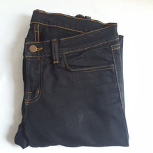 Load image into Gallery viewer, Online Vintage Shop, Vintage Clothing Boutique, Vintage, Women's Clothing, Seconhand, Distressed Vintage Designs, Sustainable Fashion