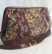 Load image into Gallery viewer, Online Vintage Shop, Vintage Clothing Boutique, Vintage, Women's Clothing, Seconhand, Distressed Vintage Designs, Sustainable Fashion