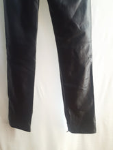 Load image into Gallery viewer, Online Vintage Shop, Vintage Clothing Boutique, Vintage, Women's Clothing, Seconhand, Distressed Vintage Designs, Sustainable Fashion