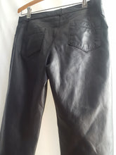 Load image into Gallery viewer, Online Vintage Shop, Vintage Clothing Boutique, Vintage, Women's Clothing, Seconhand, Distressed Vintage Designs, Sustainable Fashion