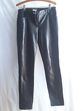 Load image into Gallery viewer, Online Vintage Shop, Vintage Clothing Boutique, Vintage, Women's Clothing, Seconhand, Distressed Vintage Designs, Sustainable Fashion