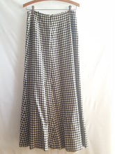 Load image into Gallery viewer, Online Vintage Shop, Vintage Clothing Boutique, Vintage, Women's Clothing, Seconhand, Distressed Vintage Designs, Sustainable Fashion