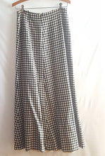 Load image into Gallery viewer, Online Vintage Shop, Vintage Clothing Boutique, Vintage, Women's Clothing, Seconhand, Distressed Vintage Designs, Sustainable Fashion