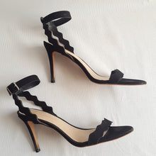 Load image into Gallery viewer, Online Vintage Shop, Vintage Clothing Boutique, Vintage, Women's Clothing, Seconhand, Distressed Vintage Designs, Sustainable Fashion