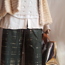 Load image into Gallery viewer, Online Vintage Shop, Vintage Clothing Boutique, Vintage, Women's Clothing, Seconhand, Distressed Vintage Designs, Sustainable Fashion