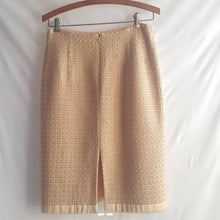 Load image into Gallery viewer, Online Vintage Shop, Vintage Clothing Boutique, Vintage, Women's Clothing, Seconhand, Distressed Vintage Designs, Sustainable Fashion