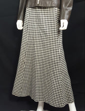 Load image into Gallery viewer, Online Vintage Shop, Vintage Clothing Boutique, Vintage, Women's Clothing, Seconhand, Distressed Vintage Designs, Sustainable Fashion