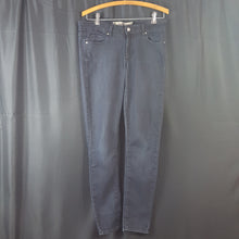 Load image into Gallery viewer, Online Vintage Shop, Vintage Clothing Boutique, Vintage, Women's Clothing, Seconhand, Distressed Vintage Designs, Sustainable Fashion