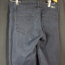 Load image into Gallery viewer, Online Vintage Shop, Vintage Clothing Boutique, Vintage, Women's Clothing, Seconhand, Distressed Vintage Designs, Sustainable Fashion