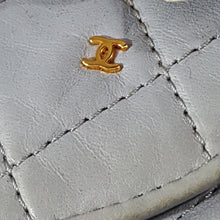 Load image into Gallery viewer, Online Vintage Shop, Vintage Clothing Boutique, Vintage, Women's Clothing, Seconhand, Distressed Vintage Designs, Sustainable Fashion