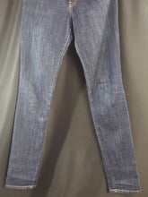 Load image into Gallery viewer, Online Vintage Shop, Vintage Clothing Boutique, Vintage, Women's Clothing, Seconhand, Distressed Vintage Designs, Sustainable Fashion