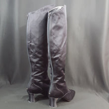 Load image into Gallery viewer, Online Vintage Shop, Vintage Clothing Boutique, Vintage, Women's Clothing, Seconhand, Distressed Vintage Designs, Sustainable Fashion