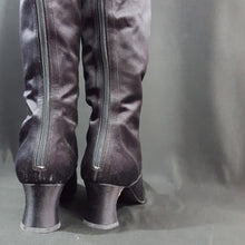 Load image into Gallery viewer, Online Vintage Shop, Vintage Clothing Boutique, Vintage, Women's Clothing, Seconhand, Distressed Vintage Designs, Sustainable Fashion