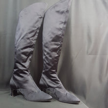 Load image into Gallery viewer, Online Vintage Shop, Vintage Clothing Boutique, Vintage, Women's Clothing, Seconhand, Distressed Vintage Designs, Sustainable Fashion