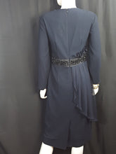 Load image into Gallery viewer, Online Vintage Shop, Vintage Clothing Boutique, Vintage, Women's Clothing, Seconhand, Distressed Vintage Designs, Sustainable Fashion