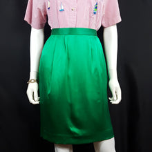 Load image into Gallery viewer, Online Vintage Shop, Vintage Clothing Boutique, Vintage, Women's Clothing, Seconhand, Distressed Vintage Designs, Sustainable Fashion