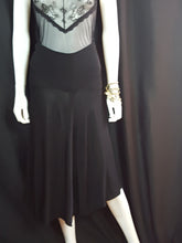 Load image into Gallery viewer, Online Vintage Shop, Vintage Clothing Boutique, Vintage, Women's Clothing, Seconhand, Distressed Vintage Designs, Sustainable Fashion