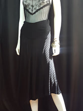 Load image into Gallery viewer, Online Vintage Shop, Vintage Clothing Boutique, Vintage, Women's Clothing, Seconhand, Distressed Vintage Designs, Sustainable Fashion