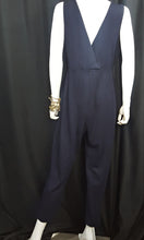 Load image into Gallery viewer, Online Vintage Shop, Vintage Clothing Boutique, Vintage, Women's Clothing, Seconhand, Distressed Vintage Designs, Sustainable Fashion