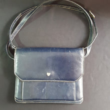 Load image into Gallery viewer, Online Vintage Shop, Vintage Clothing Boutique, Vintage, Women's Clothing, Seconhand, Distressed Vintage Designs, Sustainable Fashion