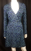 Load image into Gallery viewer, Online Vintage Shop, Vintage Clothing Boutique, Vintage, Women's Clothing, Seconhand, Distressed Vintage Designs, Sustainable Fashion