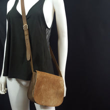 Load image into Gallery viewer, Online Vintage Shop, Vintage Clothing Boutique, Vintage, Women's Clothing, Seconhand, Distressed Vintage Designs, Sustainable Fashion