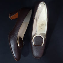 Load image into Gallery viewer, Online Vintage Shop, Vintage Clothing Boutique, Vintage, Women's Clothing, Seconhand, Distressed Vintage Designs, Sustainable Fashion