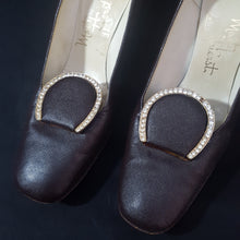 Load image into Gallery viewer, Online Vintage Shop, Vintage Clothing Boutique, Vintage, Women's Clothing, Seconhand, Distressed Vintage Designs, Sustainable Fashion